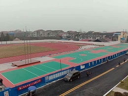 铺设混合型塑胶跑道